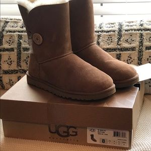 Ugg W Bailey Button II Chestnut Suede Boot